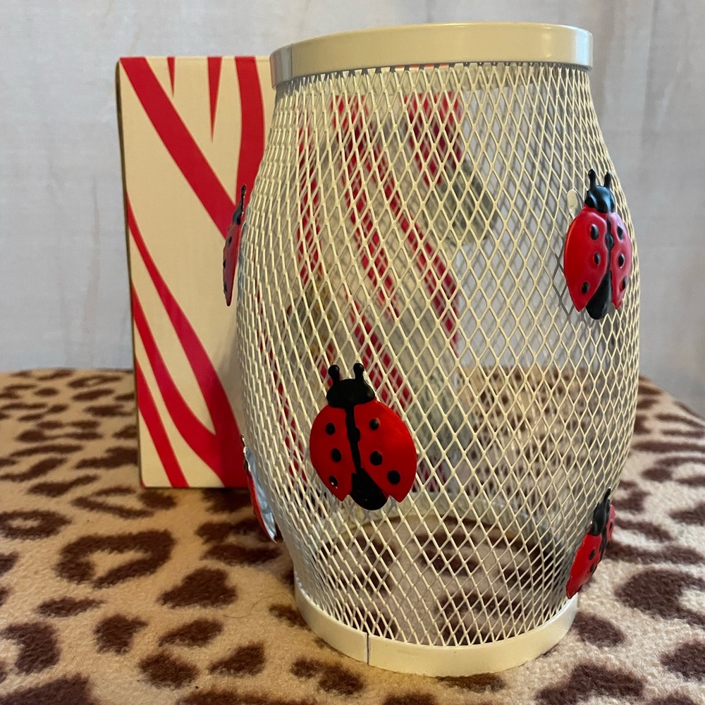 Lady bug accent shade